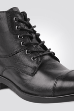 KENNETH COLE - מגפון עור לגבר בצבע שחור - MASHBIR//365