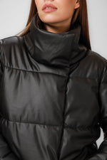 KENNETH COLE - מעיל פוך בצבע שחור - MASHBIR//365