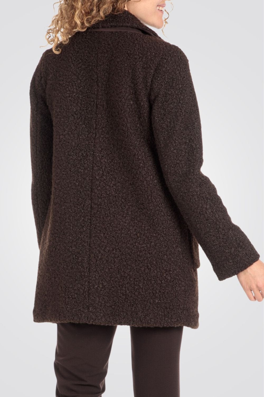 PUNT ROMA - מעיל ג'קט בד בוקלה נשים באורך ירך בצבע חום - MASHBIR//365