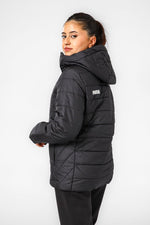 PUMA - מעיל לנשים Ess בצבע שחור - MASHBIR//365