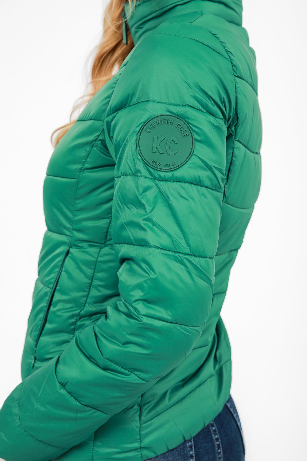 KENNETH COLE - מעיל ניילון לאישה עם קפלים בצבע ירוק - MASHBIR//365
