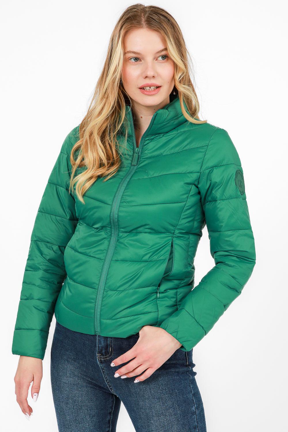 KENNETH COLE - מעיל ניילון לאישה עם קפלים בצבע ירוק - MASHBIR//365