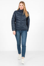 KENNETH COLE - מעיל ניילון לאישה עם קפלים בצבע נייבי - MASHBIR//365