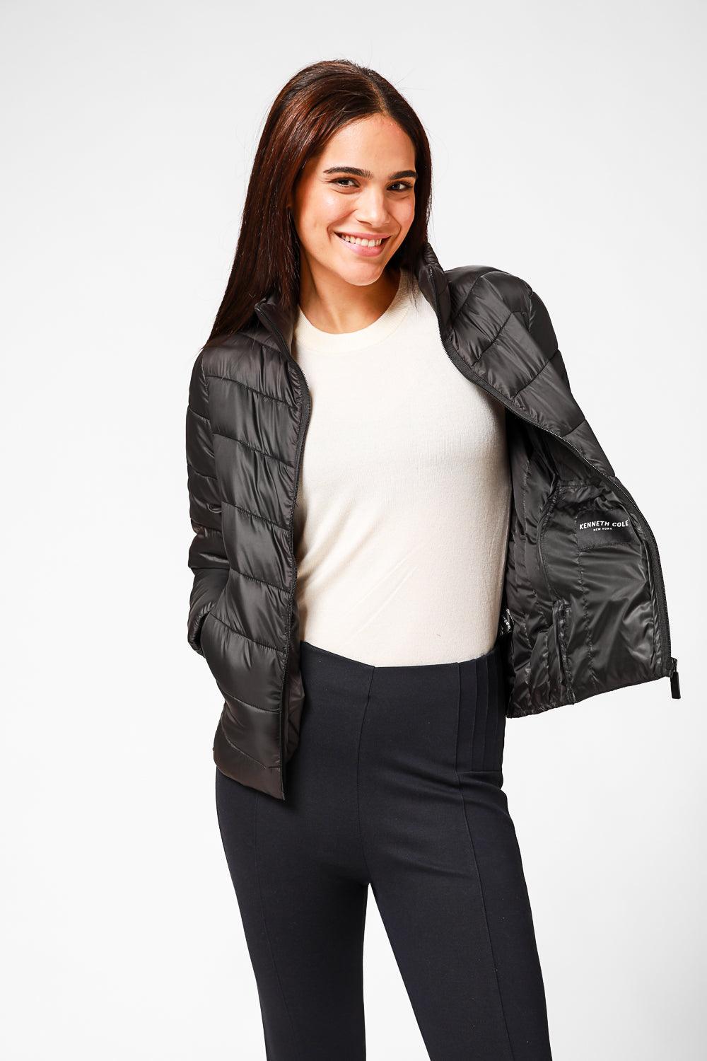 KENNETH COLE - מעיל ניילון לאישה עם קפלים בצבע שחור - MASHBIR//365