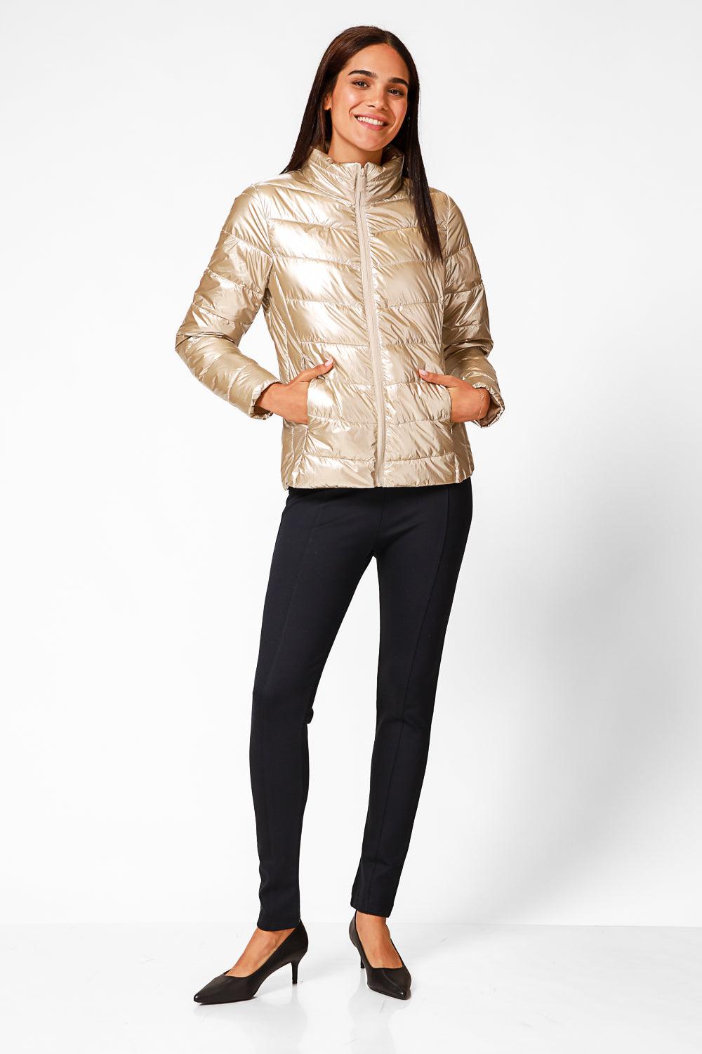 KENNETH COLE - מעיל ניילון לאישה עם קפלים בצבע זהב - MASHBIR//365