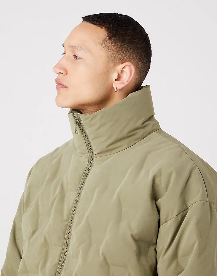 WRANGLER - מעיל PUFFER בצבע ירוק זית - MASHBIR//365
