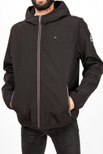 Tommy Hilfiger - מעיל סופטשל בצבע שחור - MASHBIR//365