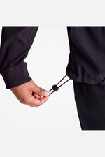 TIMBERLAND - מעיל סופטשל היברידי שחור עם לוגו בחזית - MASHBIR//365