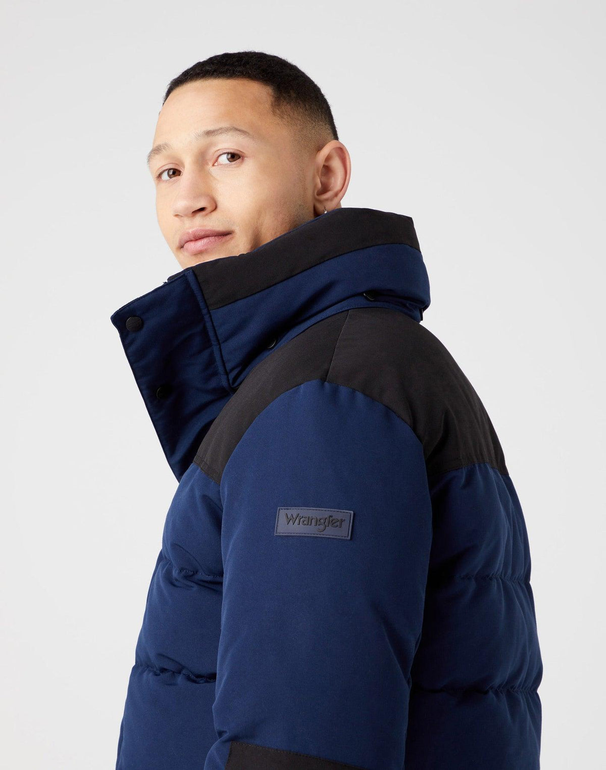 WRANGLER - מעיל צווארון גבוה בצבע נייבי - MASHBIR//365
