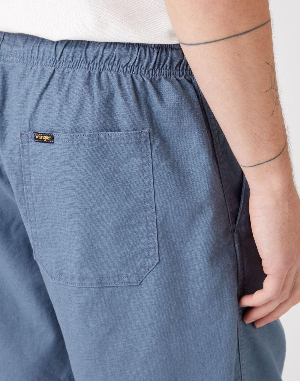 WRANGLER - מכנסי ברמודה בצבע כחול - MASHBIR//365