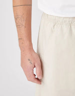 WRANGLER - מכנסי ברמודה בצבז בז' - MASHBIR//365