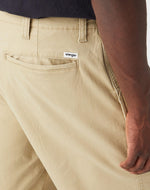 WRANGLER - מכנסי ברמודה CHINO חאקי - MASHBIR//365