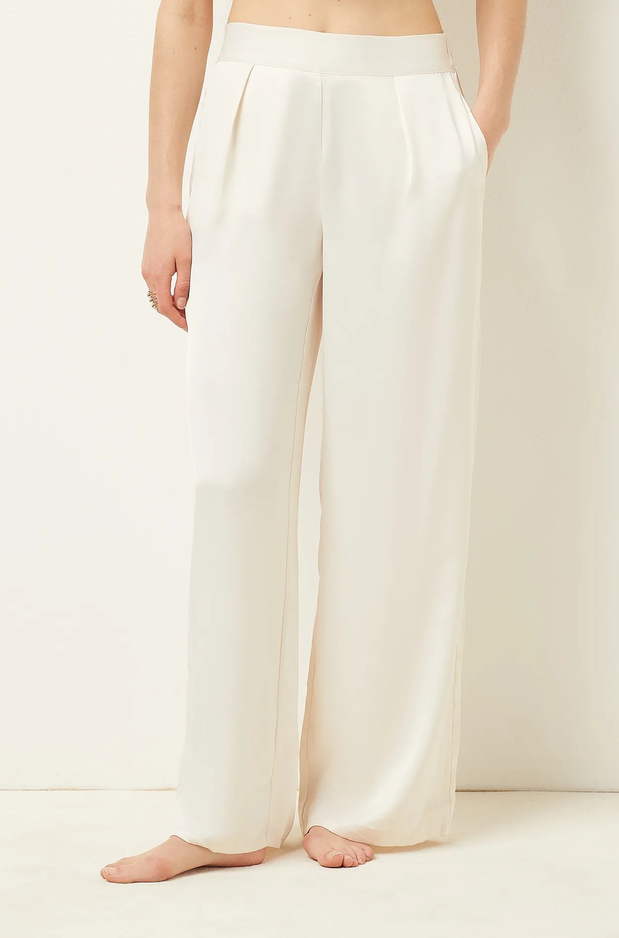 ETAM - מכנסי פיג'מה סאטן ארוכים ERINA בצבע קרם - MASHBIR//365