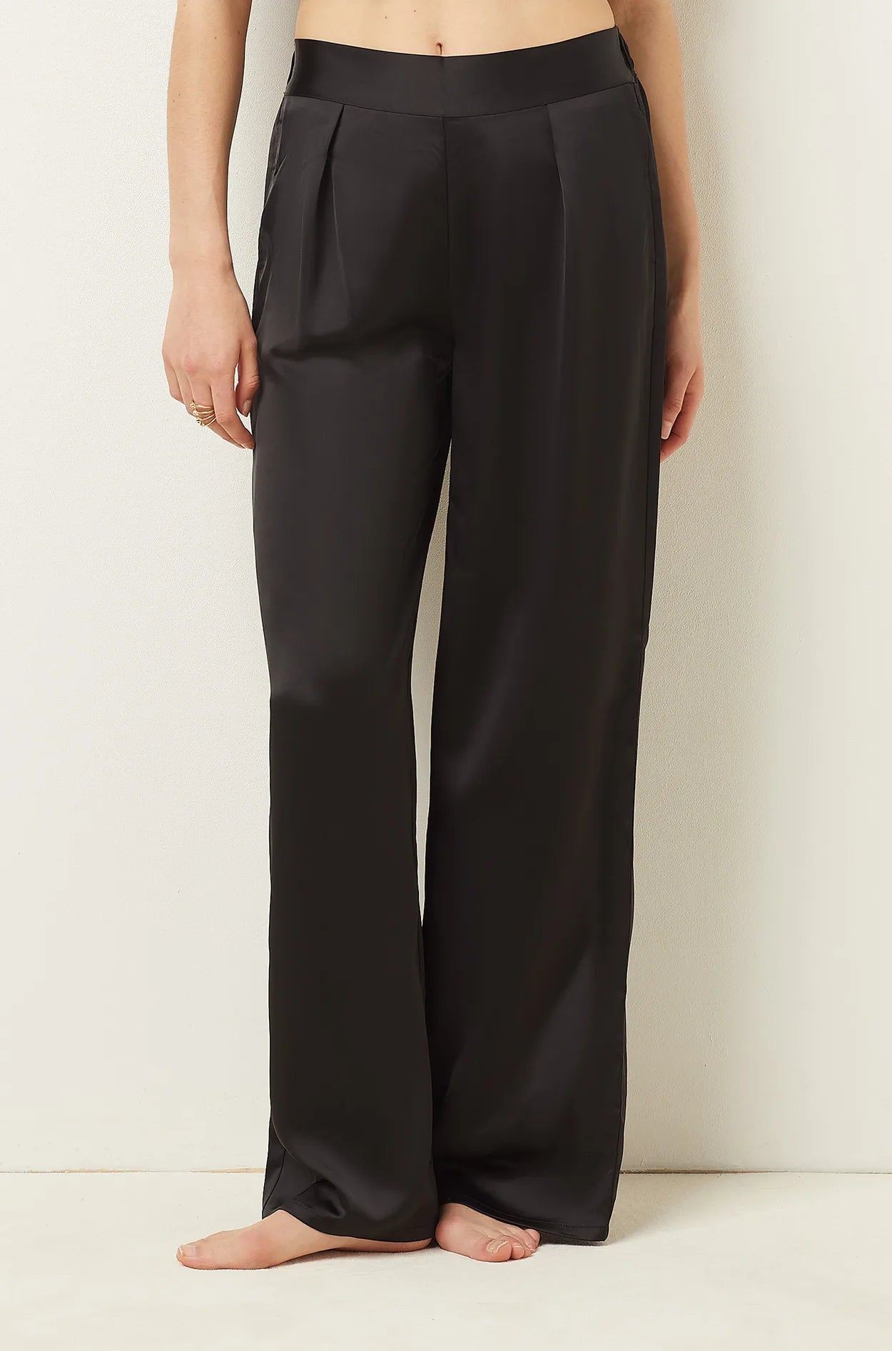 ETAM - מכנסי פיג'מה סאטן ארוכים ERINA בצבע שחור - MASHBIR//365