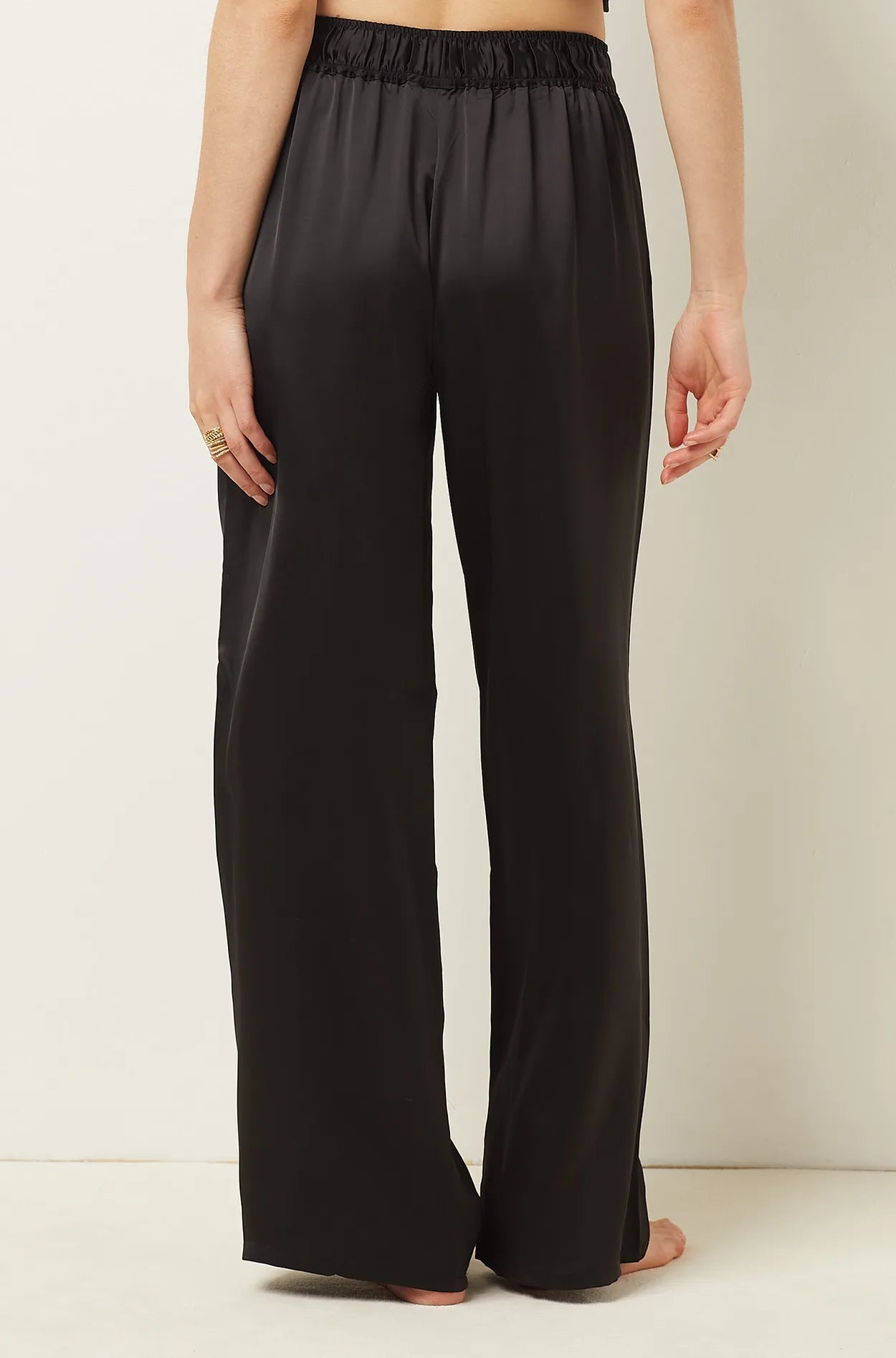 ETAM - מכנסי פיג'מה סאטן ארוכים ERINA בצבע שחור - MASHBIR//365