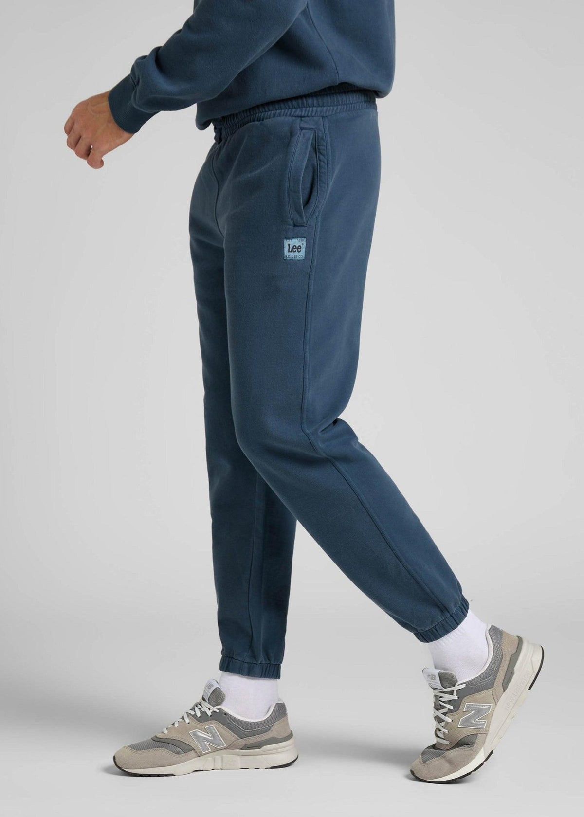 LEE - מכנסי פוטר MARINE בצבע כחול - MASHBIR//365