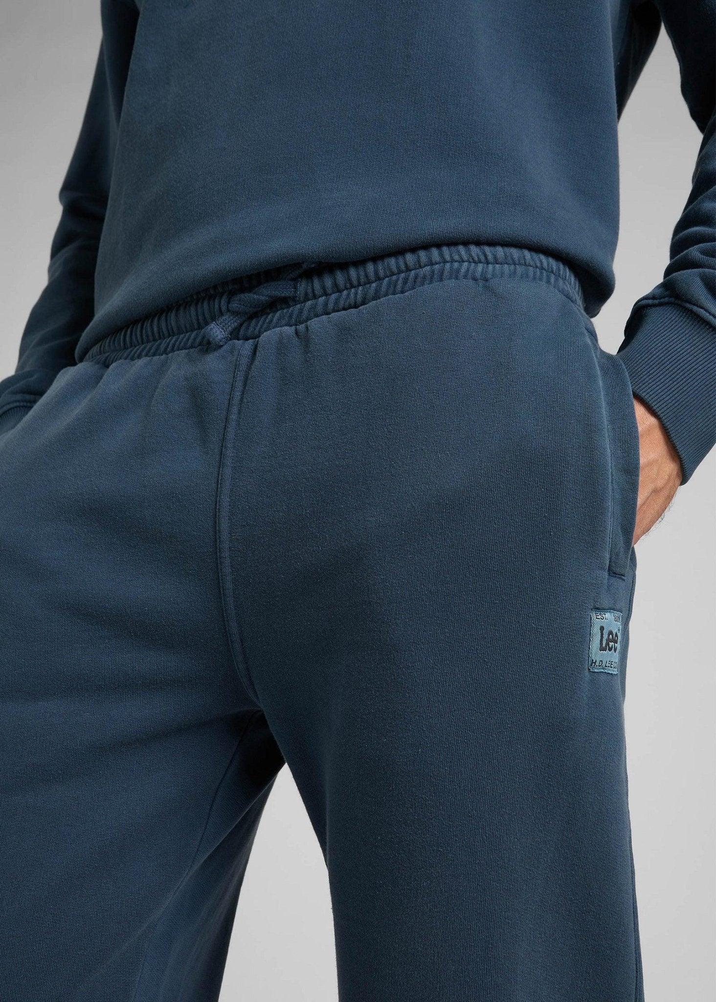 LEE - מכנסי פוטר MARINE בצבע כחול - MASHBIR//365