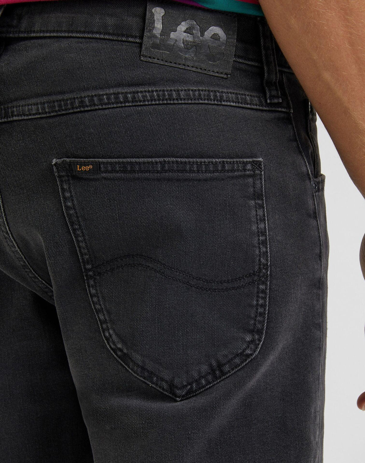 LEE - מכנסי ג'ינס קצרים בצבע שחור - MASHBIR//365