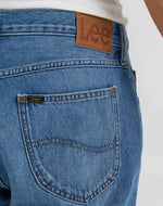 LEE - מכנסי ג'ינס קצרים RIDER SHORT בצבע כחול - MASHBIR//365