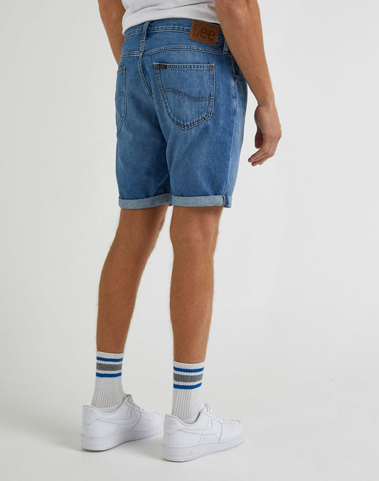 LEE - מכנסי ג'ינס קצרים RIDER SHORT בצבע כחול - MASHBIR//365
