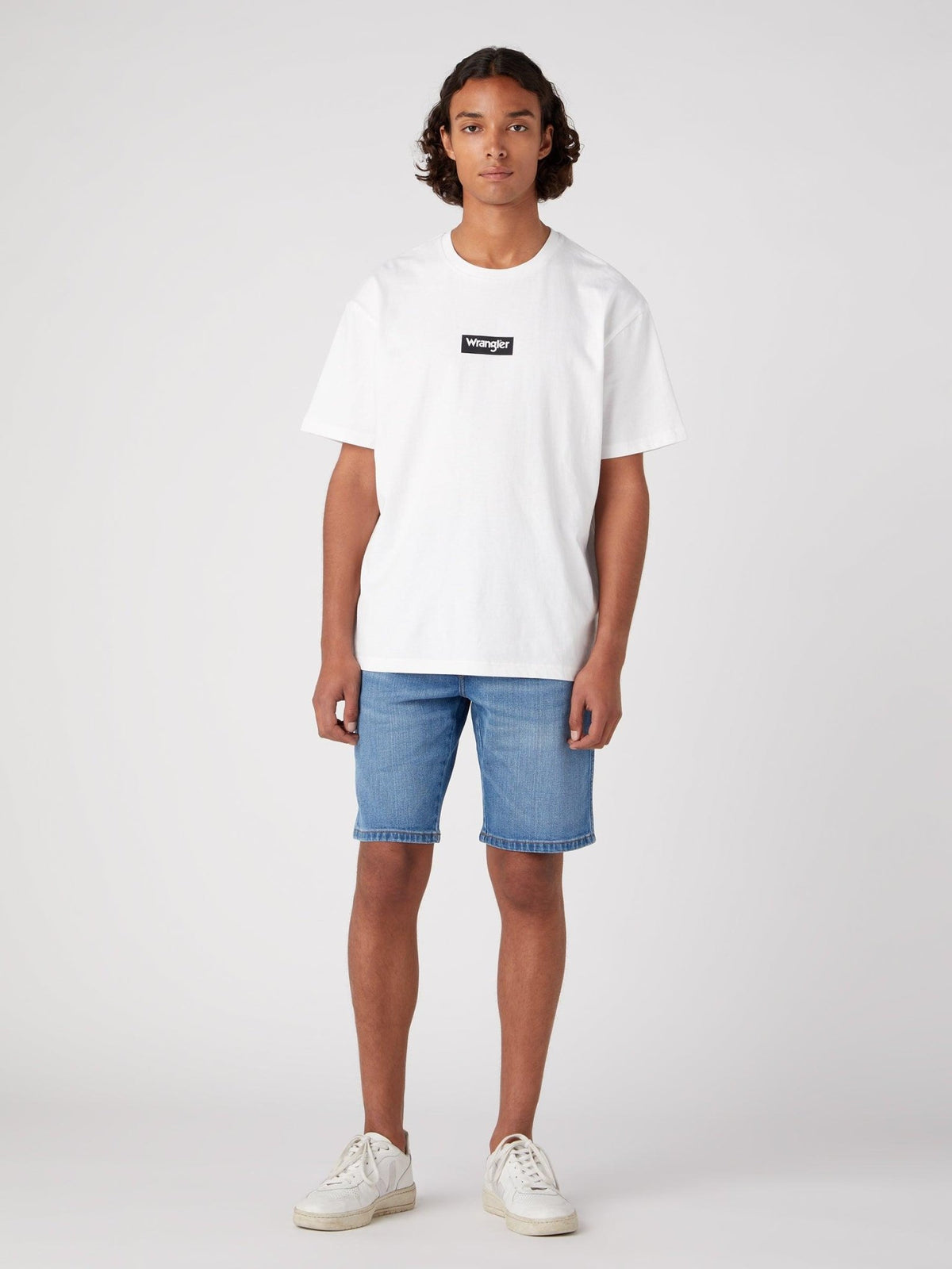 WRANGLER - מכנסי ג'ינס קצרים VITO-TEXAS SHORTS בצבע כחול - MASHBIR//365