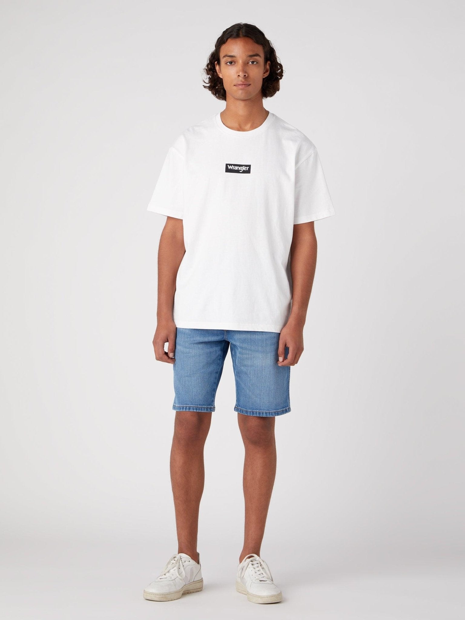 WRANGLER - מכנסי ג'ינס קצרים VITO-TEXAS SHORTS בצבע כחול - MASHBIR//365