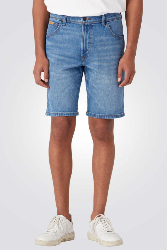 WRANGLER - מכנסי ג'ינס קצרים VITO-TEXAS SHORTS בצבע כחול - MASHBIR//365