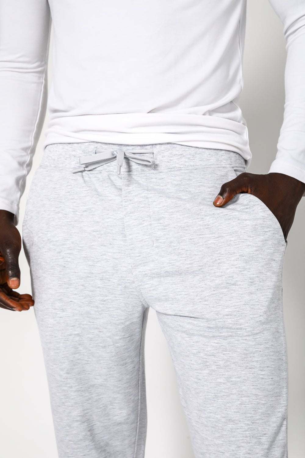DELTA - מכנסי ג’וגר ארוכים דקים עם כיסים בצבע אפור - MASHBIR//365