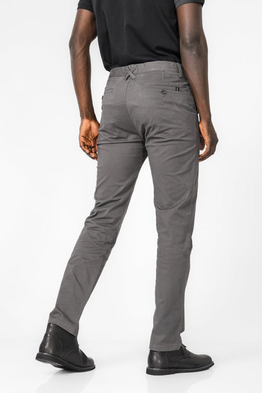 KENNETH COLE - מכנסי צ'ינו קלאסי בצבע אפור כהה - MASHBIR//365