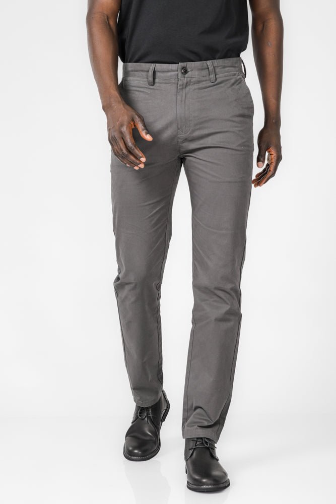 KENNETH COLE - מכנסי צ'ינו קלאסי בצבע אפור כהה - MASHBIR//365