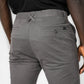 KENNETH COLE - מכנסי צ'ינו קלאסי בצבע אפור כהה - MASHBIR//365 - 8