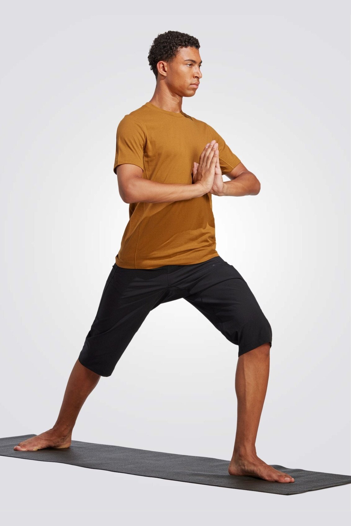 ADIDAS - מכנסי יוגה לגברים 3/4 בצבע שחור - MASHBIR//365