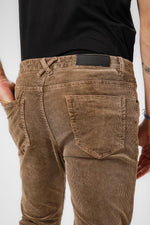 KENNETH COLE - מכנסי קורדרוי בצבע חום - MASHBIR//365