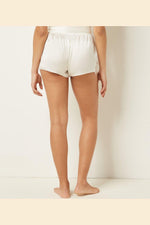 ETAM - מכנסי משי קצרים בשילוב תחרה NARCISSE בצבע לבן - MASHBIR//365