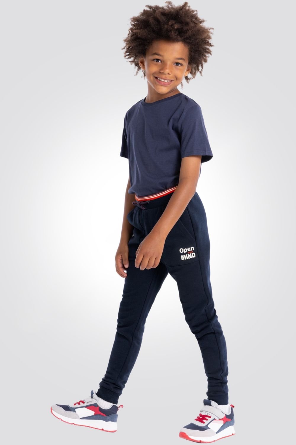 OKAIDI - מכנסי טרנינג לילדים בצבע כחול עם גומי כתום - MASHBIR//365