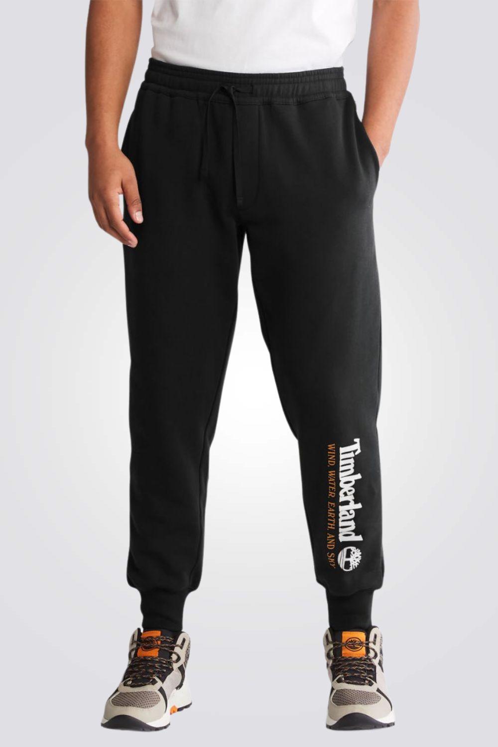 TIMBERLAND - מכנסי טרנינג עם הדפס לוגו המותג על הרגל בתחתית - MASHBIR//365