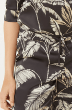 ETAM - מכנסי סאטן ארוכים בהדפס עלים NURI בצבע שחור - MASHBIR//365