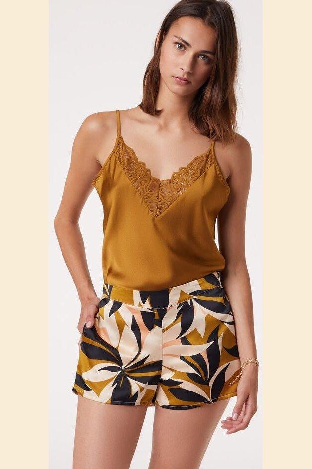 ETAM - מכנסי סאטן קצרים LEAVES הדפס עלים - MASHBIR//365