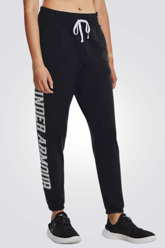 UNDER ARMOUR - מכנסי ספורט ארוכים לנשים בצבע שחור - MASHBIR//365