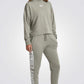 UNDER ARMOUR - מכנסי ספורט ארוכים לנשים בצבע זית - MASHBIR//365 - 1