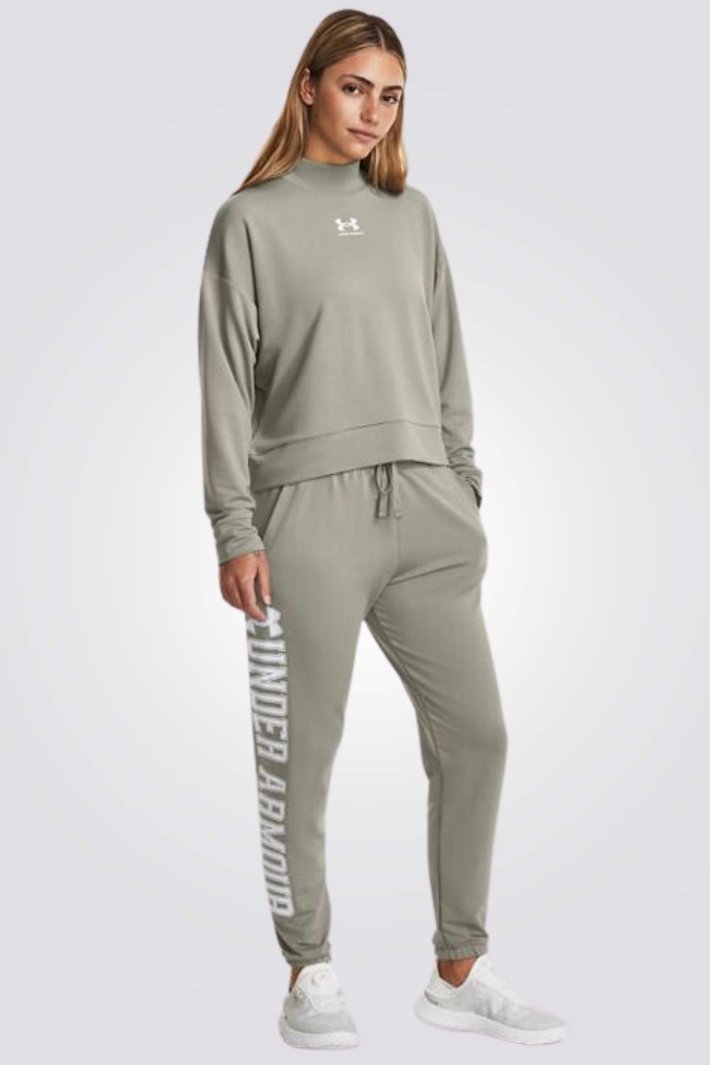 UNDER ARMOUR - מכנסי ספורט ארוכים לנשים בצבע זית - MASHBIR//365