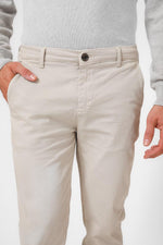 KENNETH COLE - מכנסי כותנה בצבע בז' - MASHBIR//365