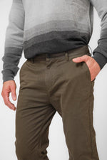 KENNETH COLE - מכנסי כותנה בצבע ירוק זית - MASHBIR//365