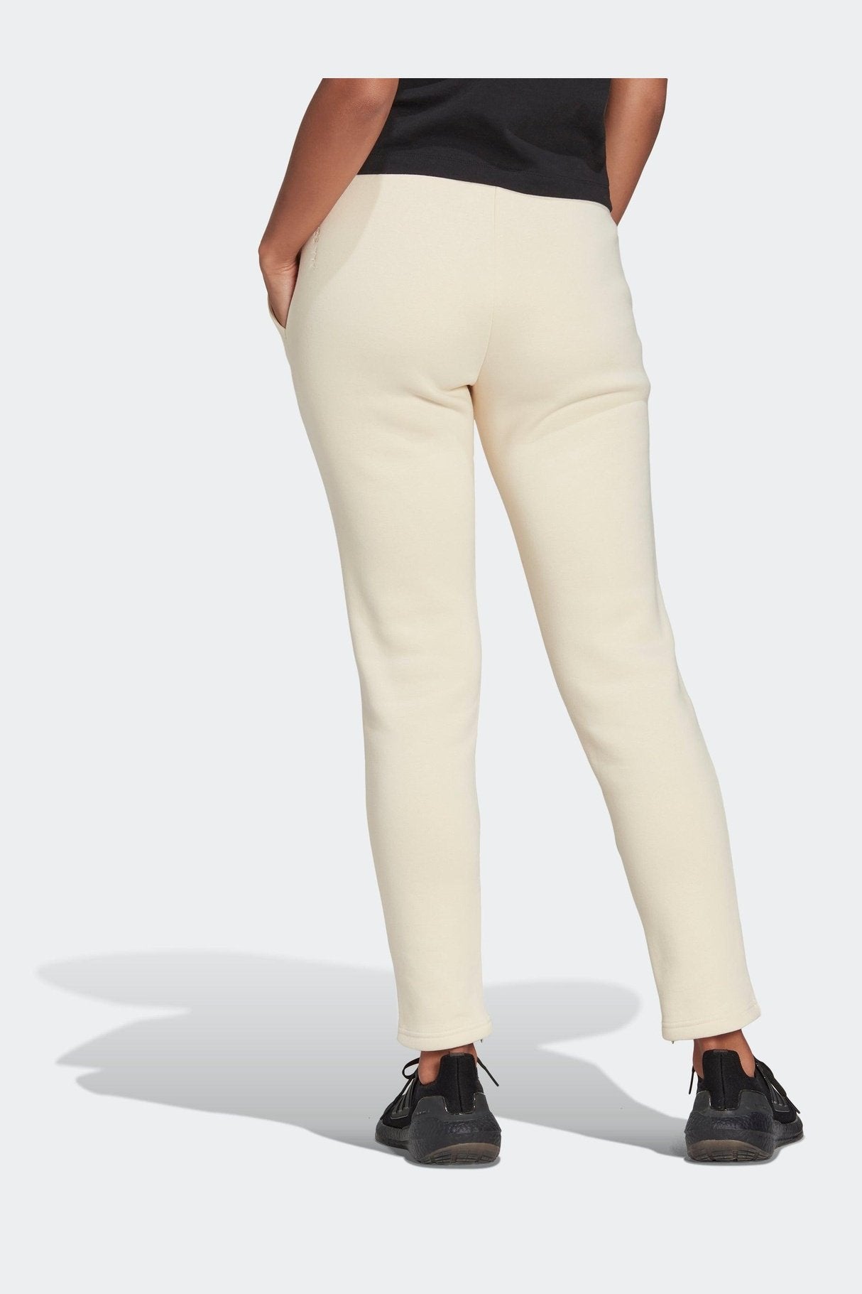 ADIDAS - מכנסיים ארוכים ALL SZN לנשים בצבע שמנת - MASHBIR//365