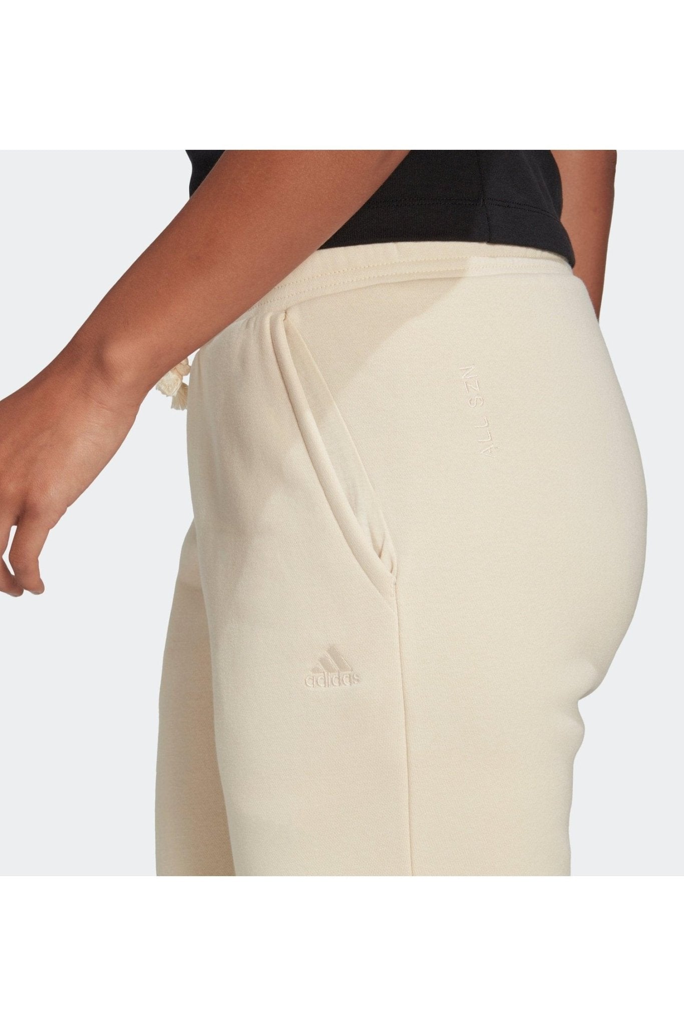 ADIDAS - מכנסיים ארוכים ALL SZN לנשים בצבע שמנת - MASHBIR//365