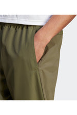 ADIDAS - מכנסיים ארוכים לגברים AEROREADY DESIGNED FOR MOVEMENT בצבע ירוק זית - MASHBIR//365