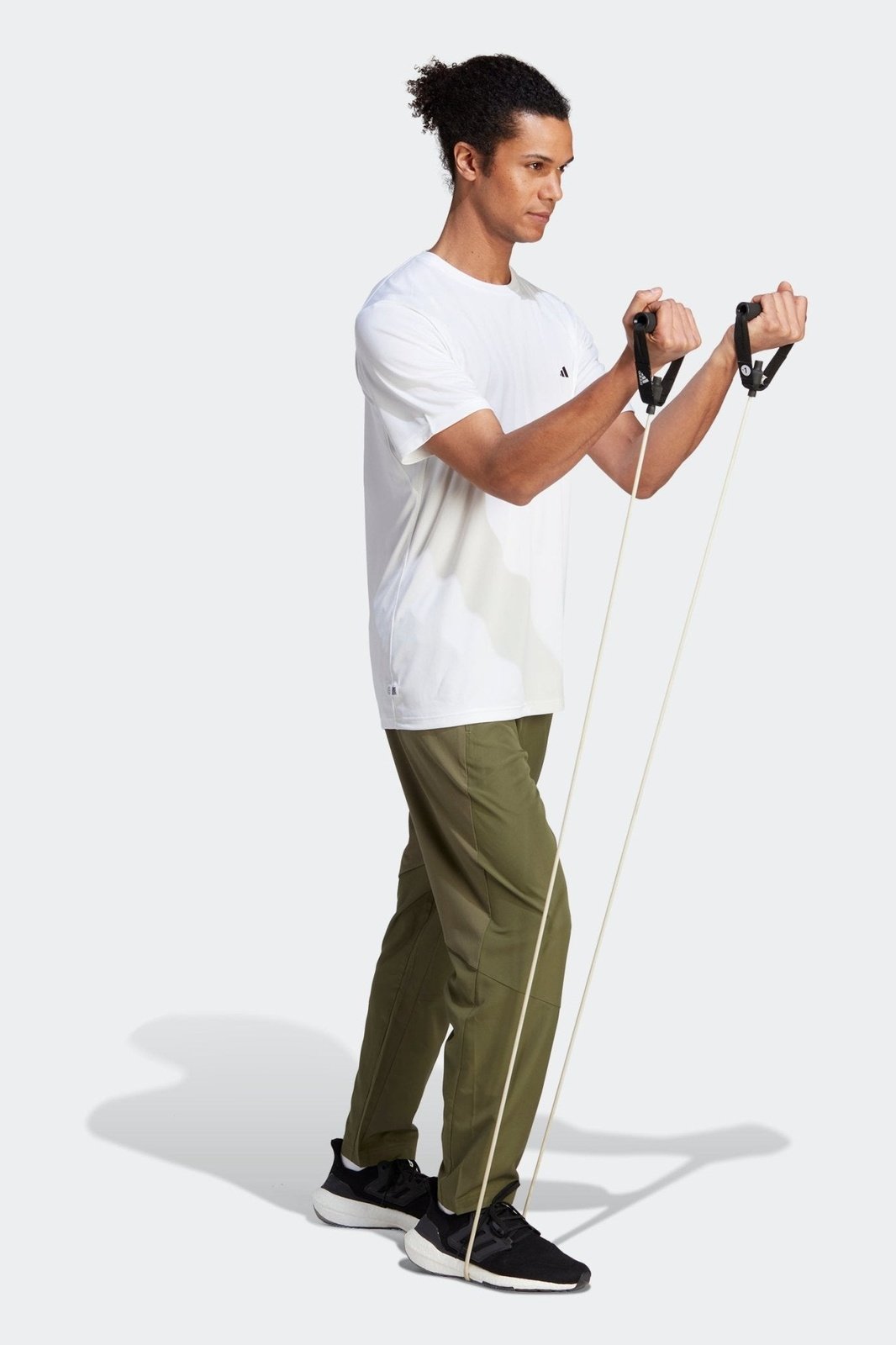 ADIDAS - מכנסיים ארוכים לגברים AEROREADY DESIGNED FOR MOVEMENT בצבע ירוק זית - MASHBIR//365