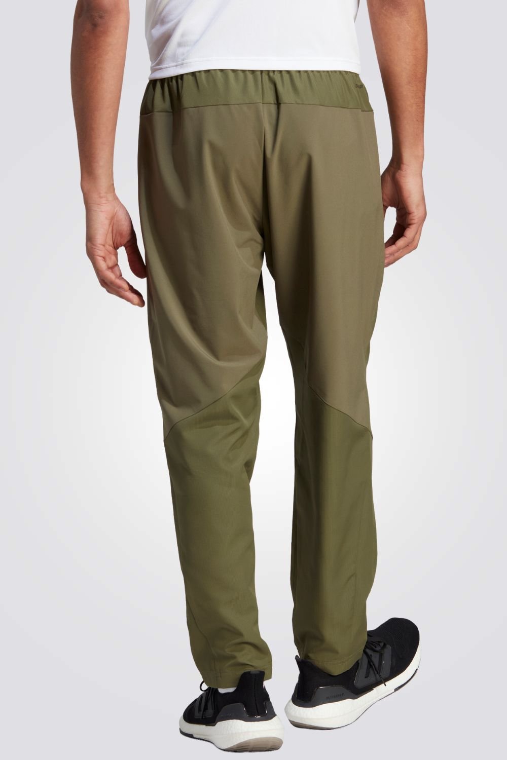 ADIDAS - מכנסיים ארוכים לגברים AEROREADY DESIGNED FOR MOVEMENT בצבע ירוק זית - MASHBIR//365