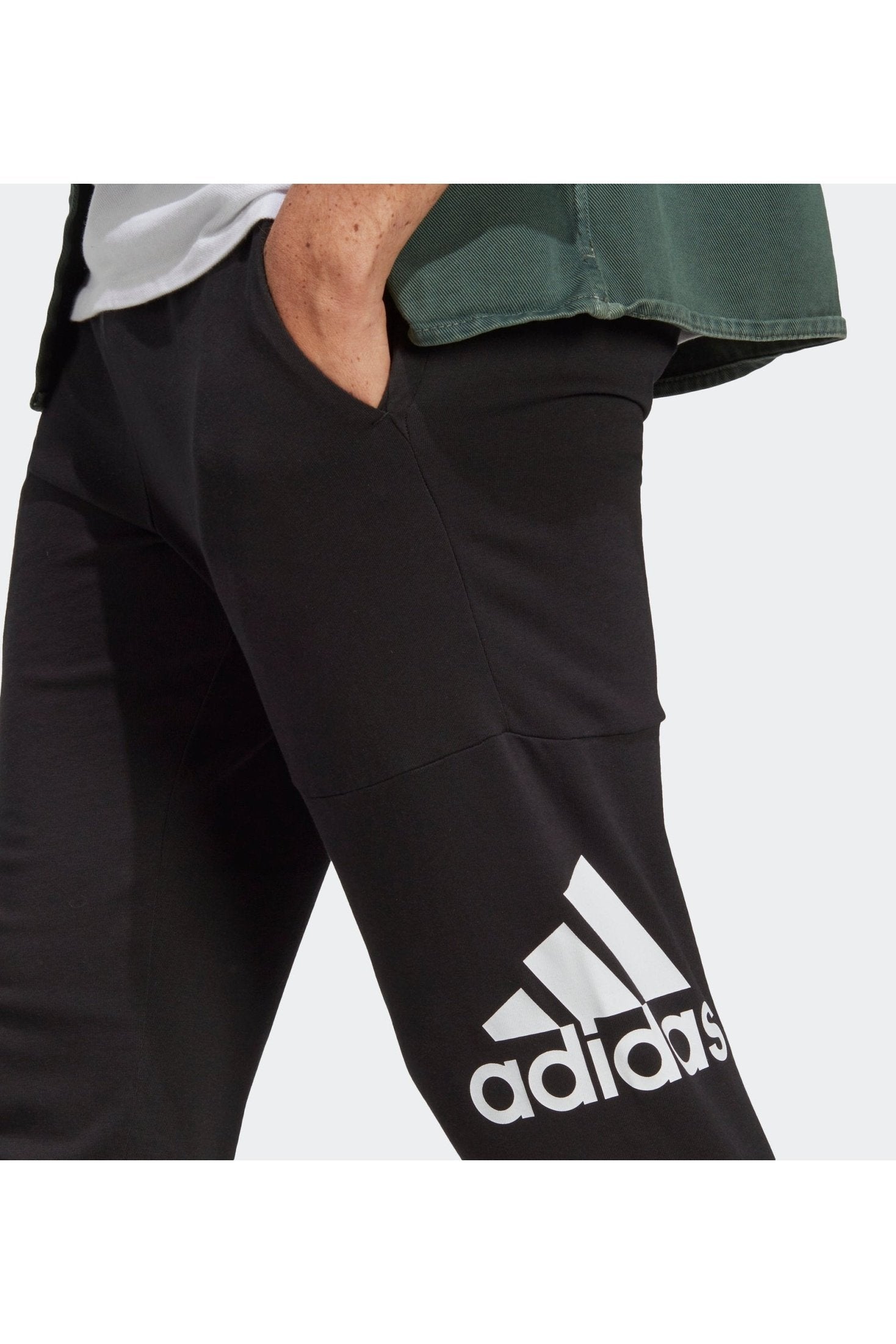 ADIDAS - מכנסיים ארוכים לגברים ESSENTIALS SINGLE JERSEY בצבע שחור - MASHBIR//365