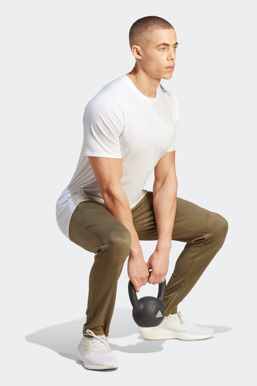 ADIDAS - מכנסיים ארוכים לגברים GAME AND GO SMALL LOGO בצבע ירוק זית - MASHBIR//365